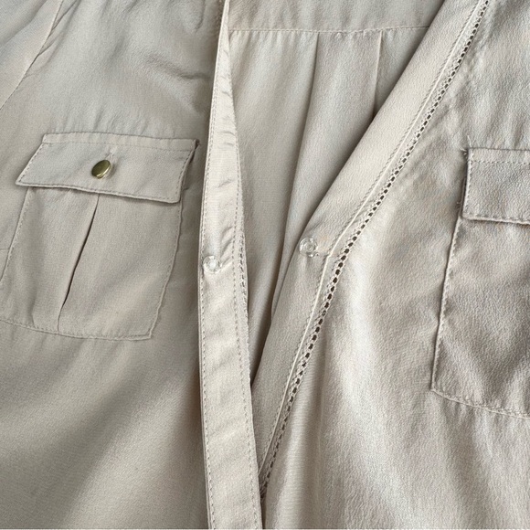 WHBM Silk Utility Blouse Size 4 Tan Long Sleeve Surplice V Neck High Low Casual - Picture 5 of 14